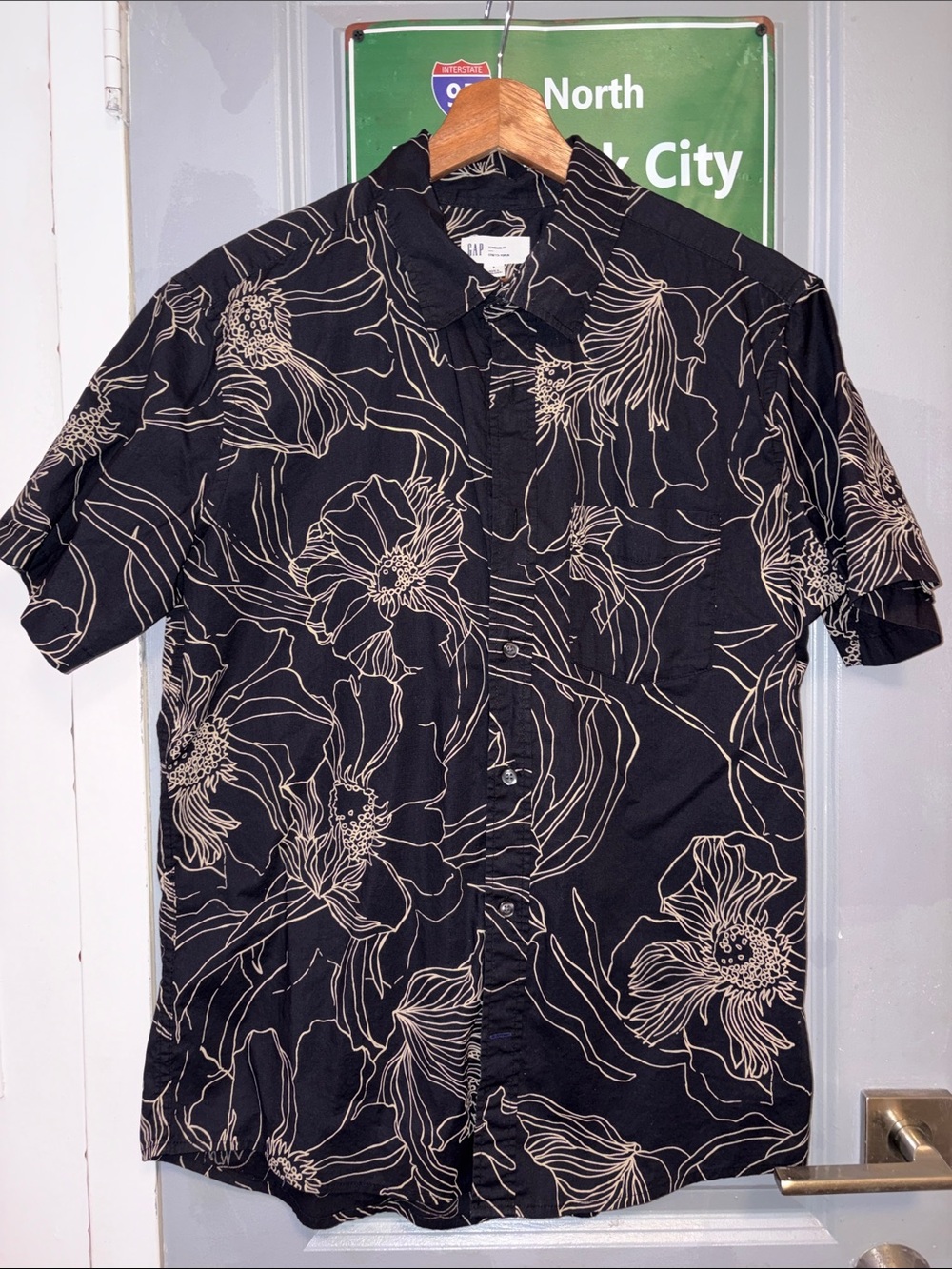 GAP Black Short-Sleeve Button-Down with Cream Floral Line Print